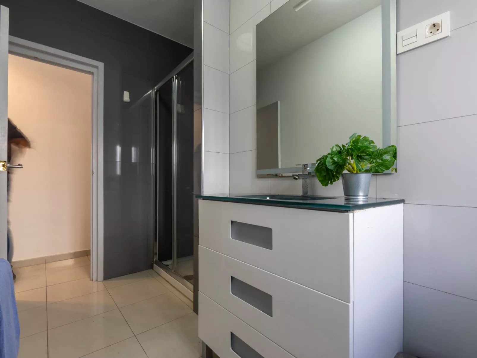 Higini Angles - Binnen