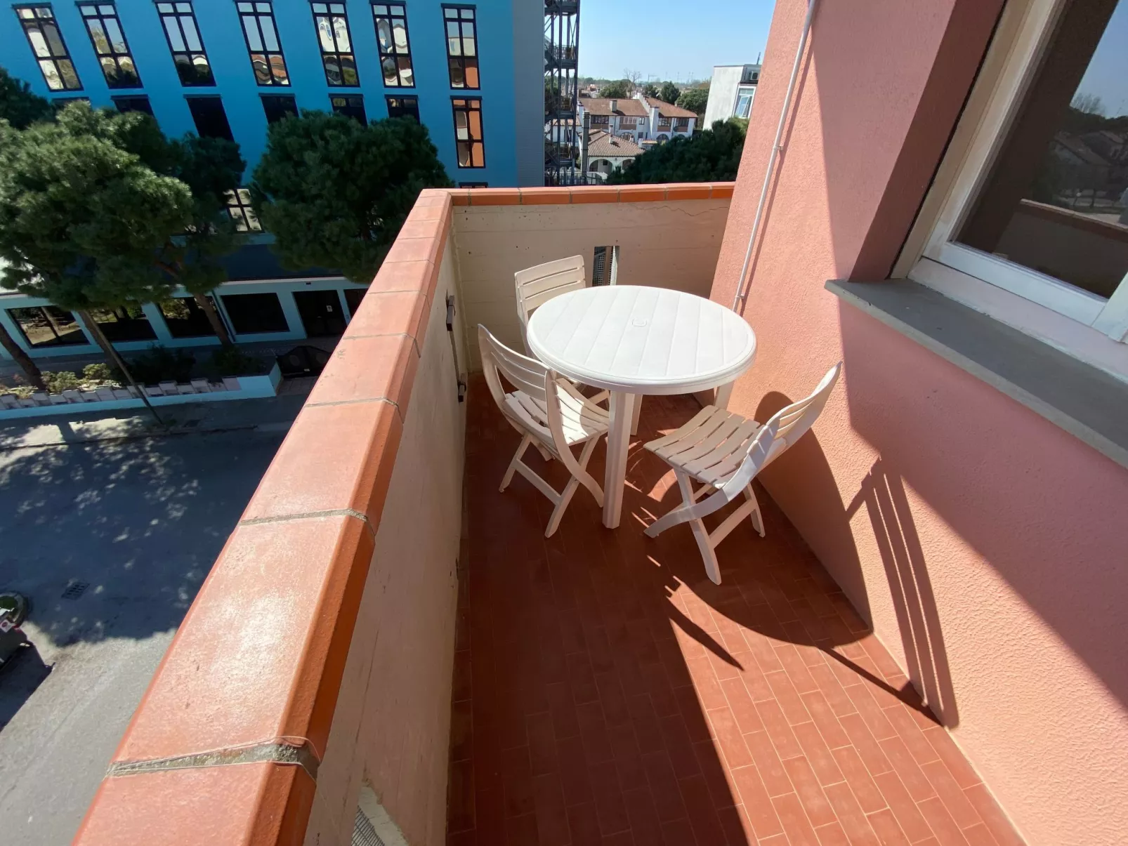 In Lido Delle Nazioni mit Kleinem Balkon - Buiten