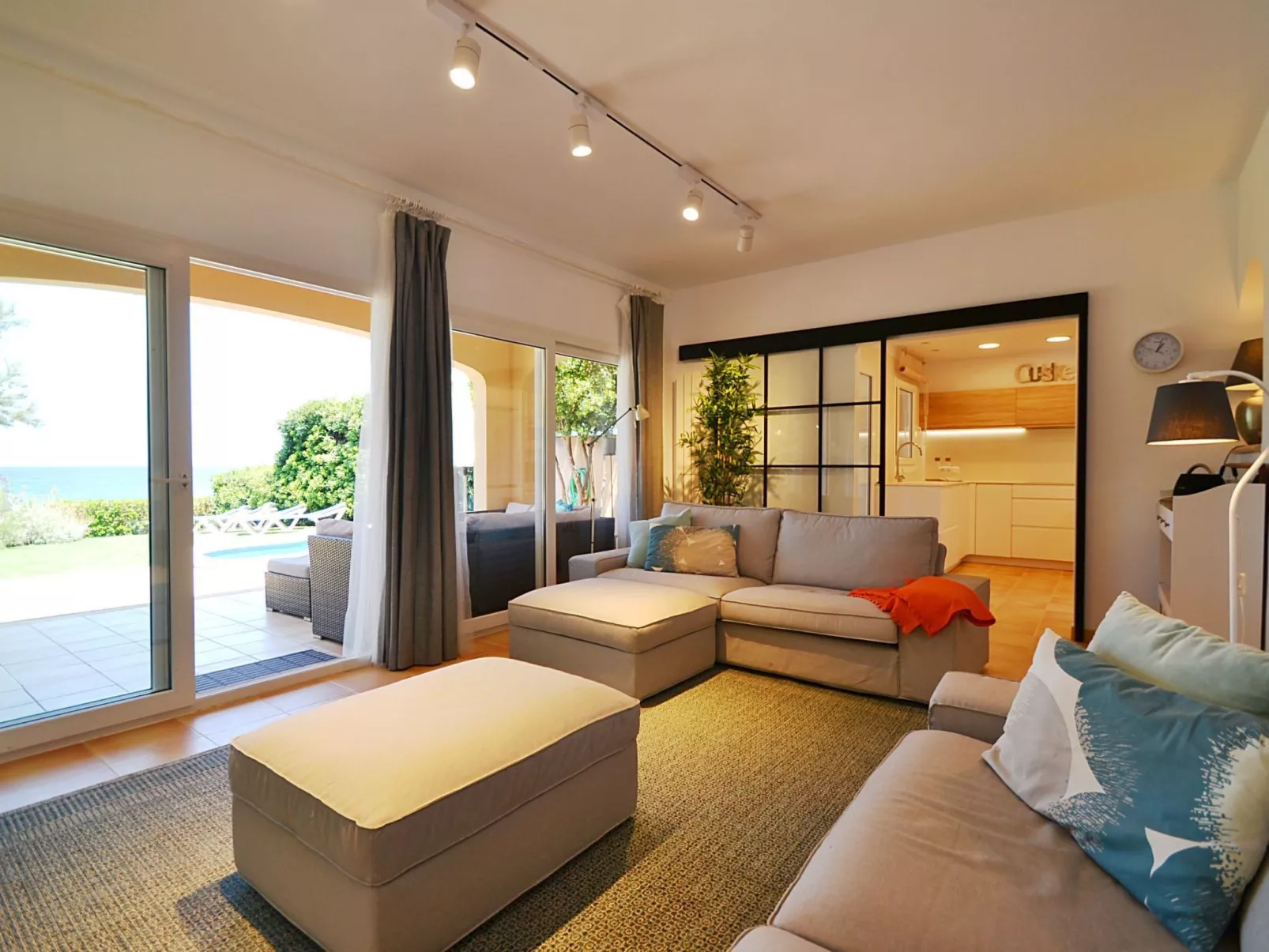 Gemütliches Ferienhaus in Urbanització S'estanyol mit Privatem Pool - Binnen