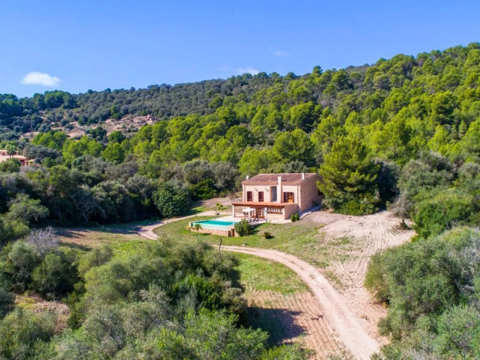 Ferienvilla mit Garten, Grill und Terrasse - Buiten