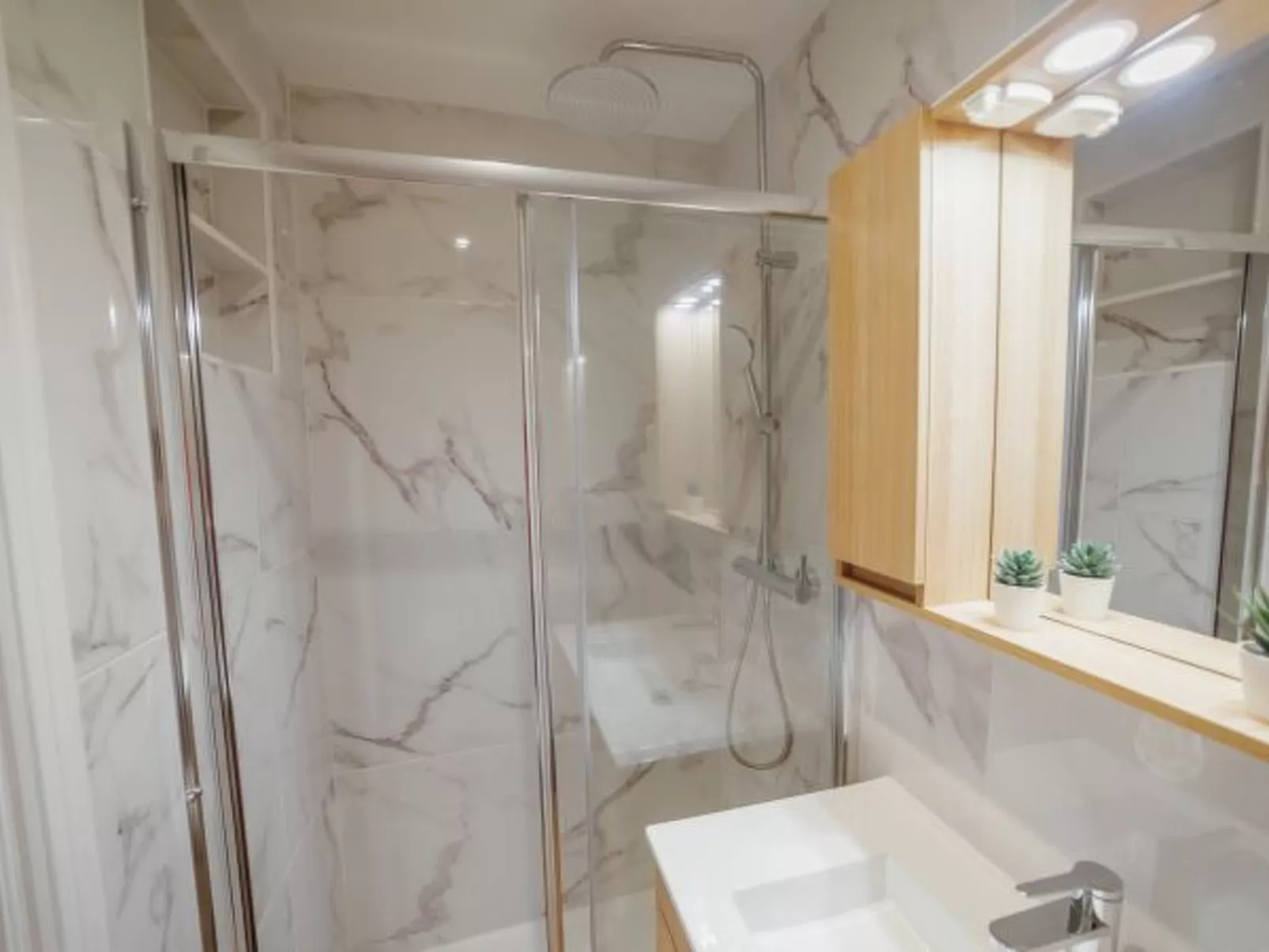 LAPA STYLISH APARTMENT A by VACATIONY - Binnen