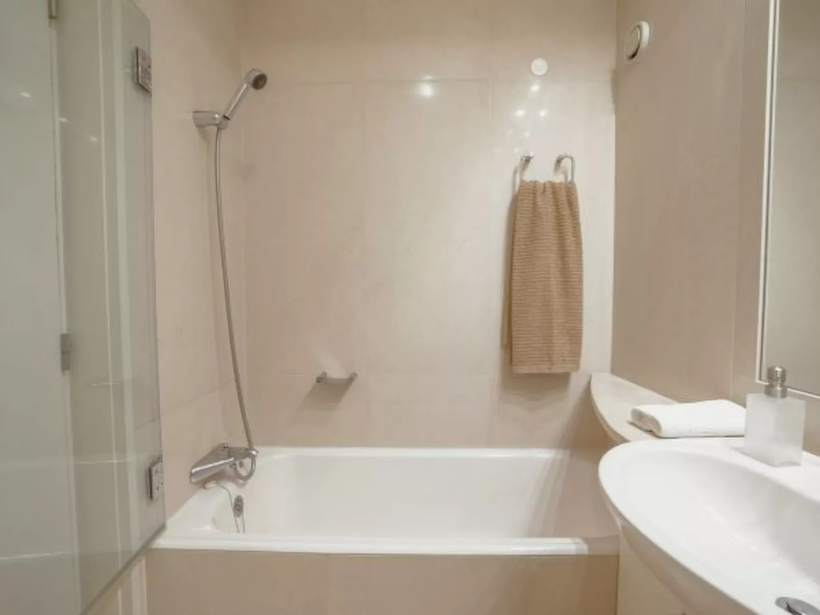 GRAND BOTANIC GARDEN APARTMENT by VACATIONY - Binnen