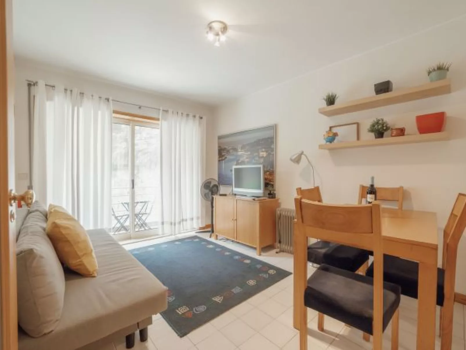 DOWNTOWN TRINDADE WITH TERRACE by VACATIONY - Binnen