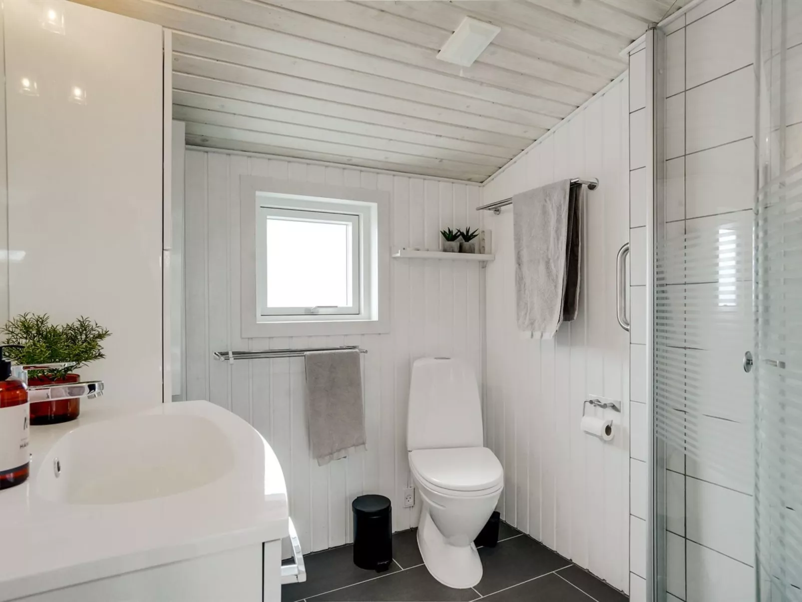 "Kei" - 75m from the sea - Binnen