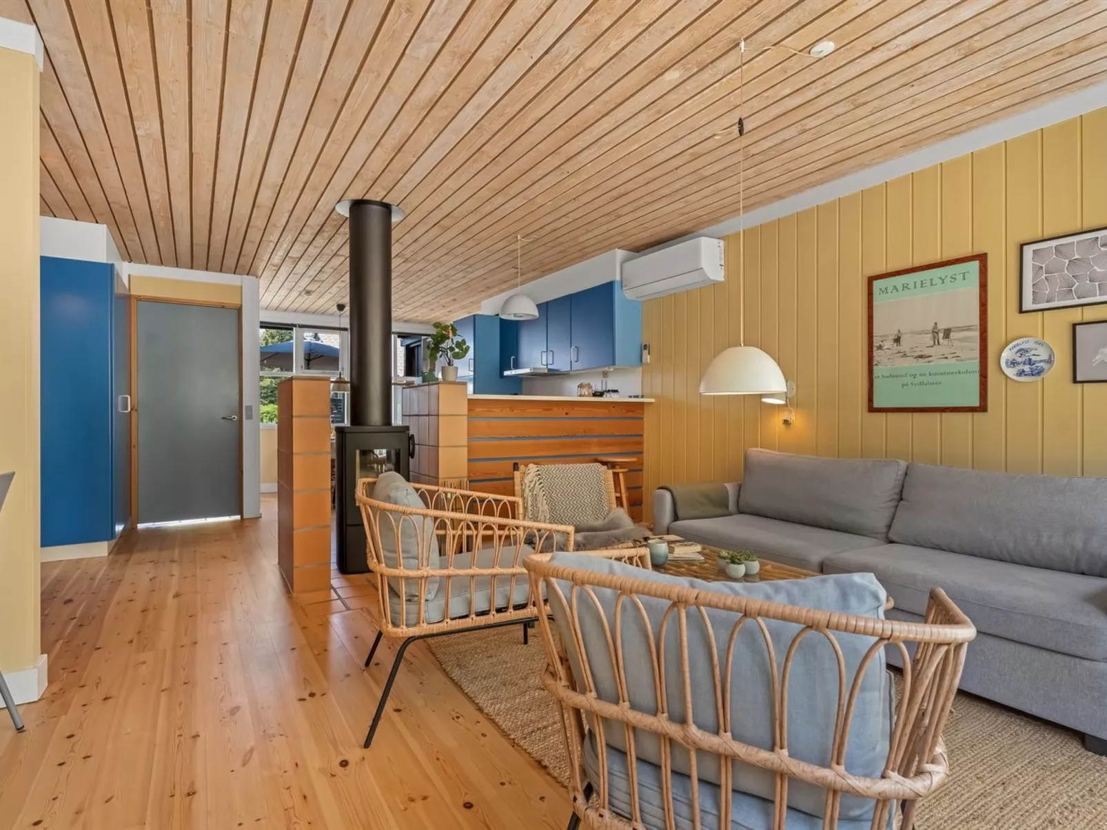 "Elenor" - 300m from the sea - Binnen