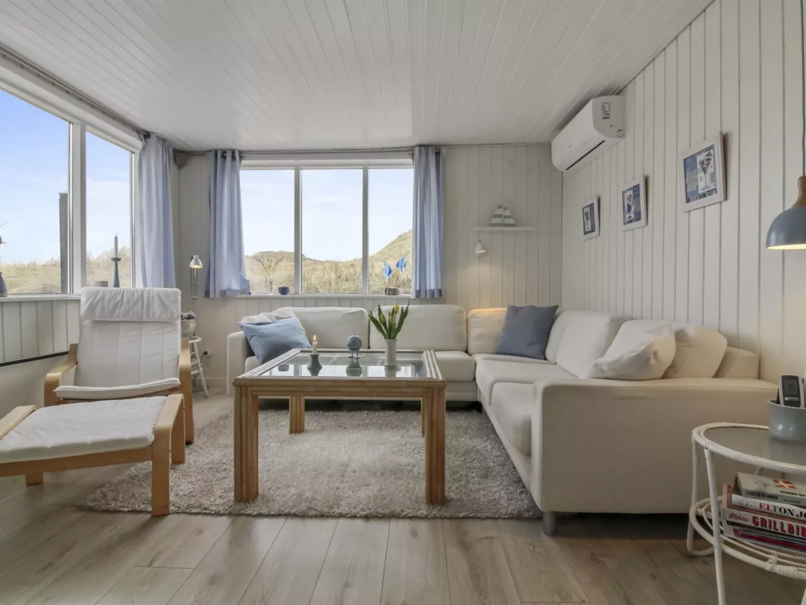 "Ingvild" - 150m from the sea - Binnen