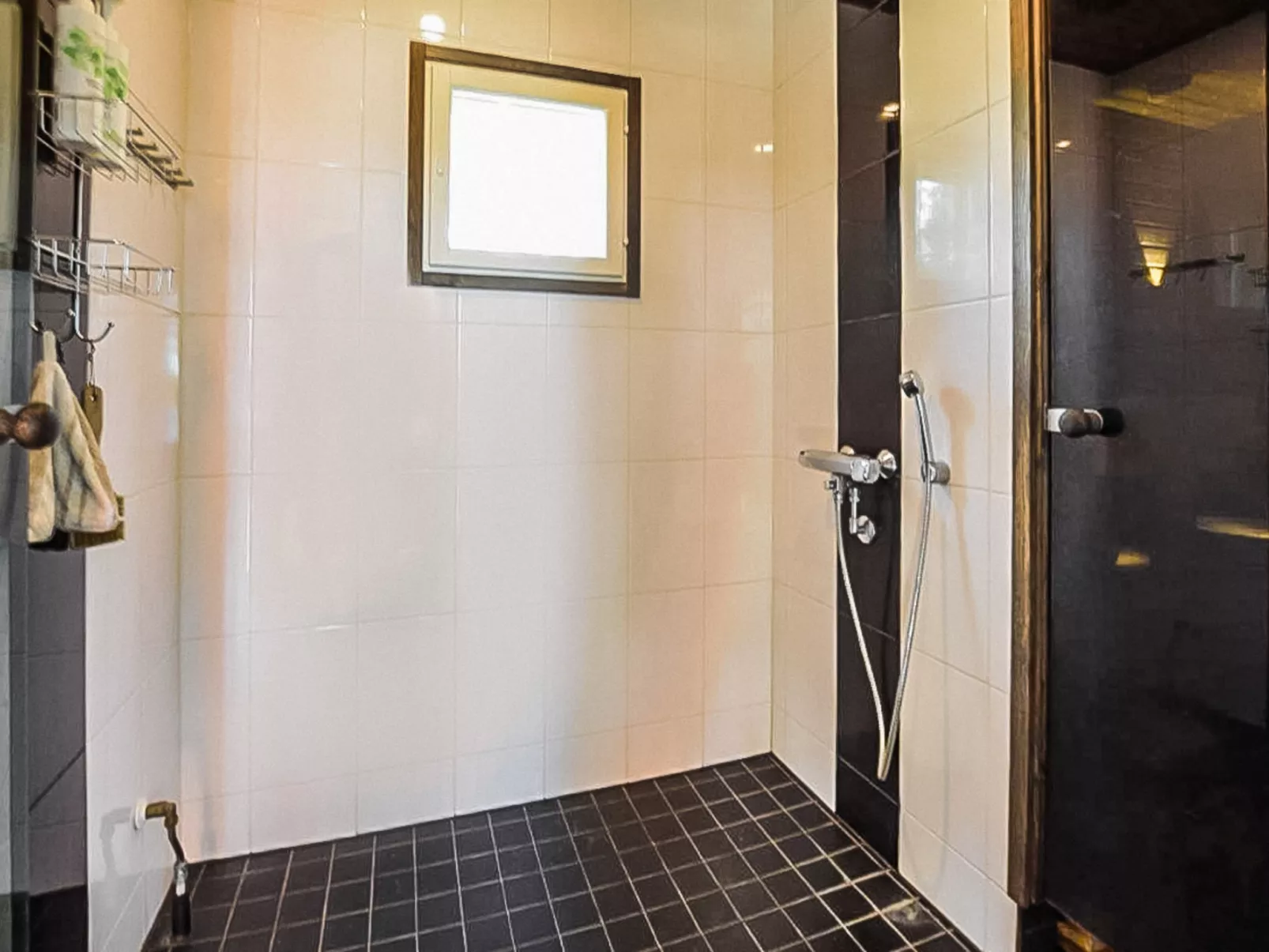 Lepovalkeinen - Binnen