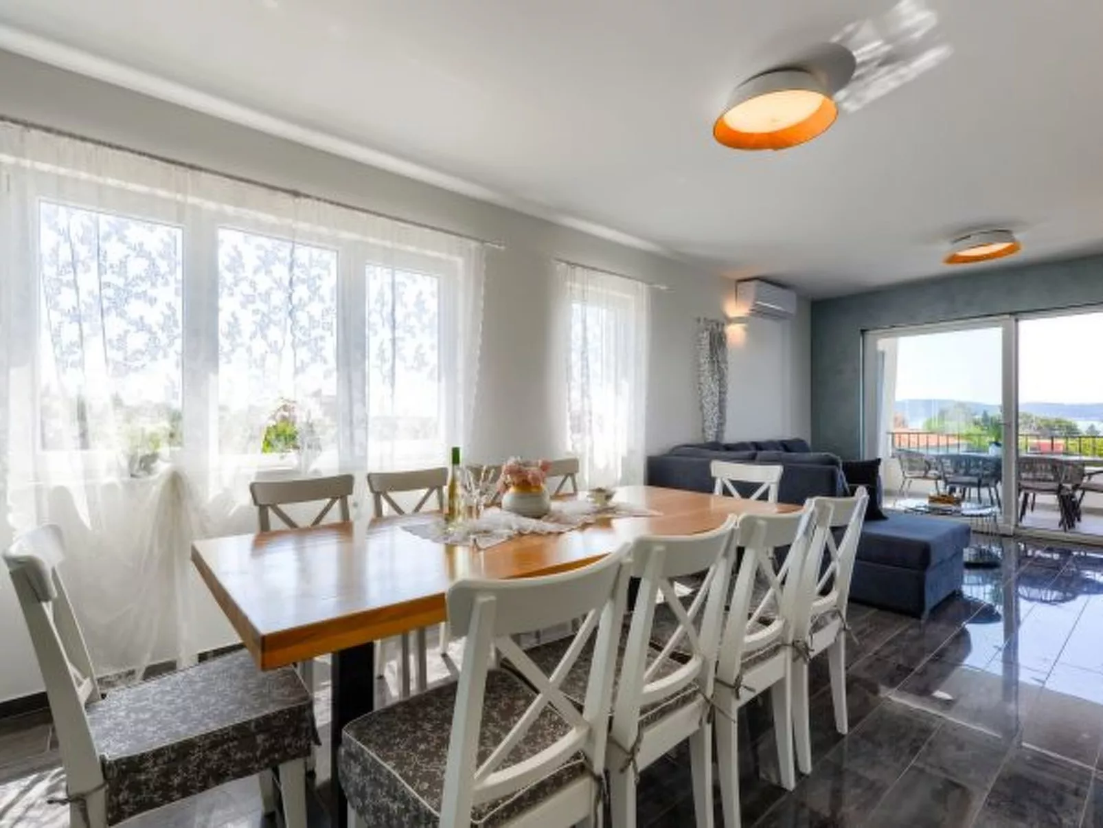 Villa Azzuro with jacuzzi and pool - Image-tags.info