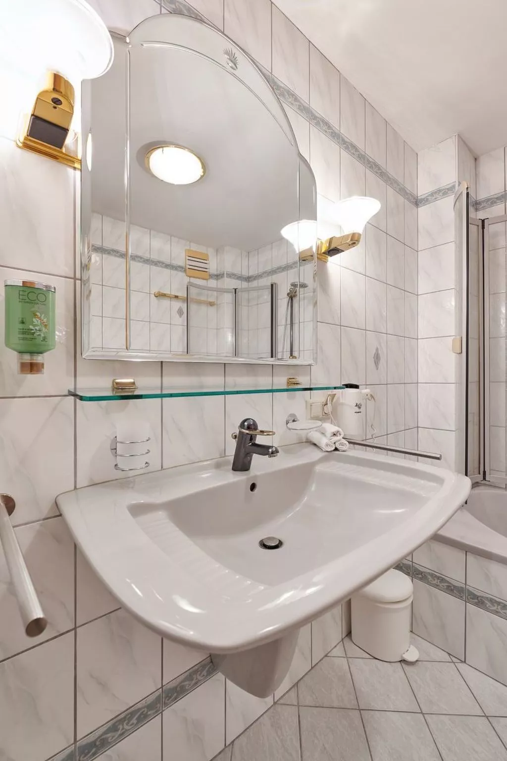 DAS BURGENNEST - Binnen