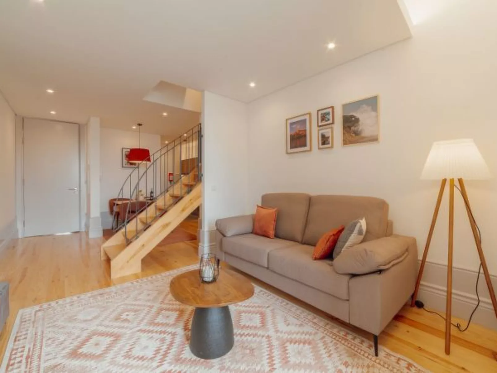 HEART OF PORTO APARTMENT F DUPLEX by VACATIONY - Binnen