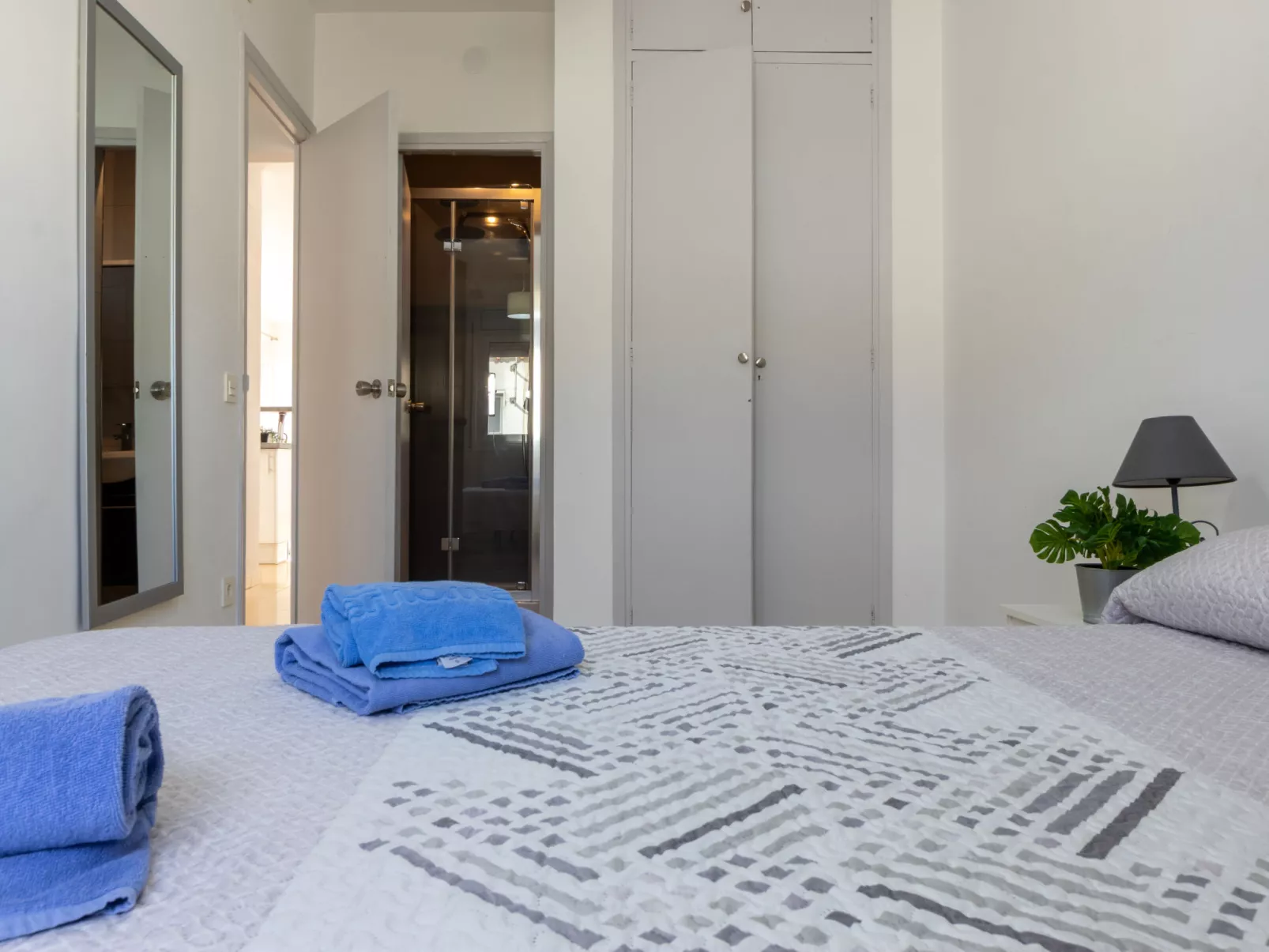 Higini Angles - Binnen