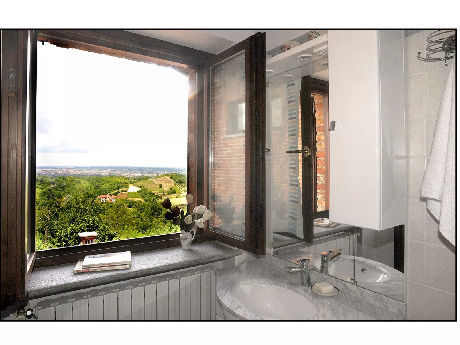 In Azzano D'asti mit Kleiner Terrasse - Image-tags.info