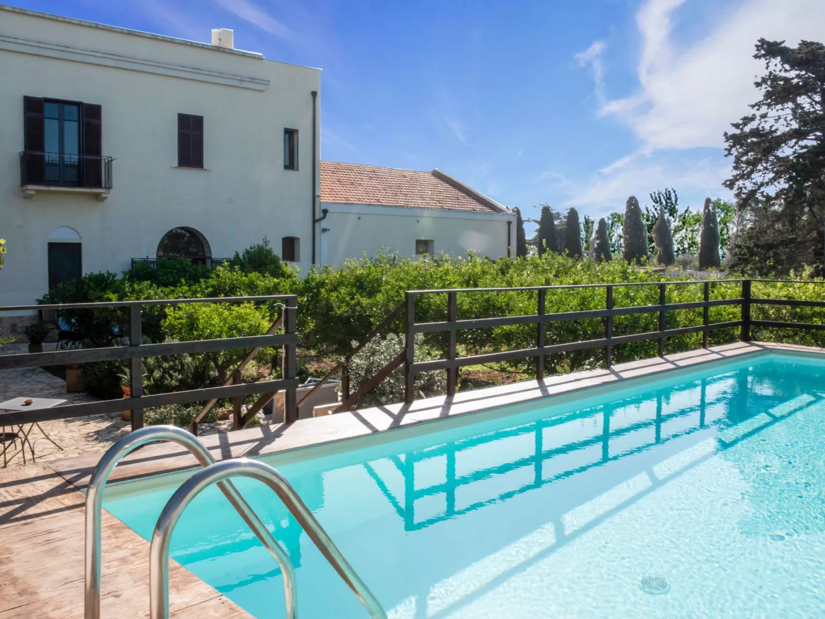 Anwesen mit Privatparkplatz - Buiten