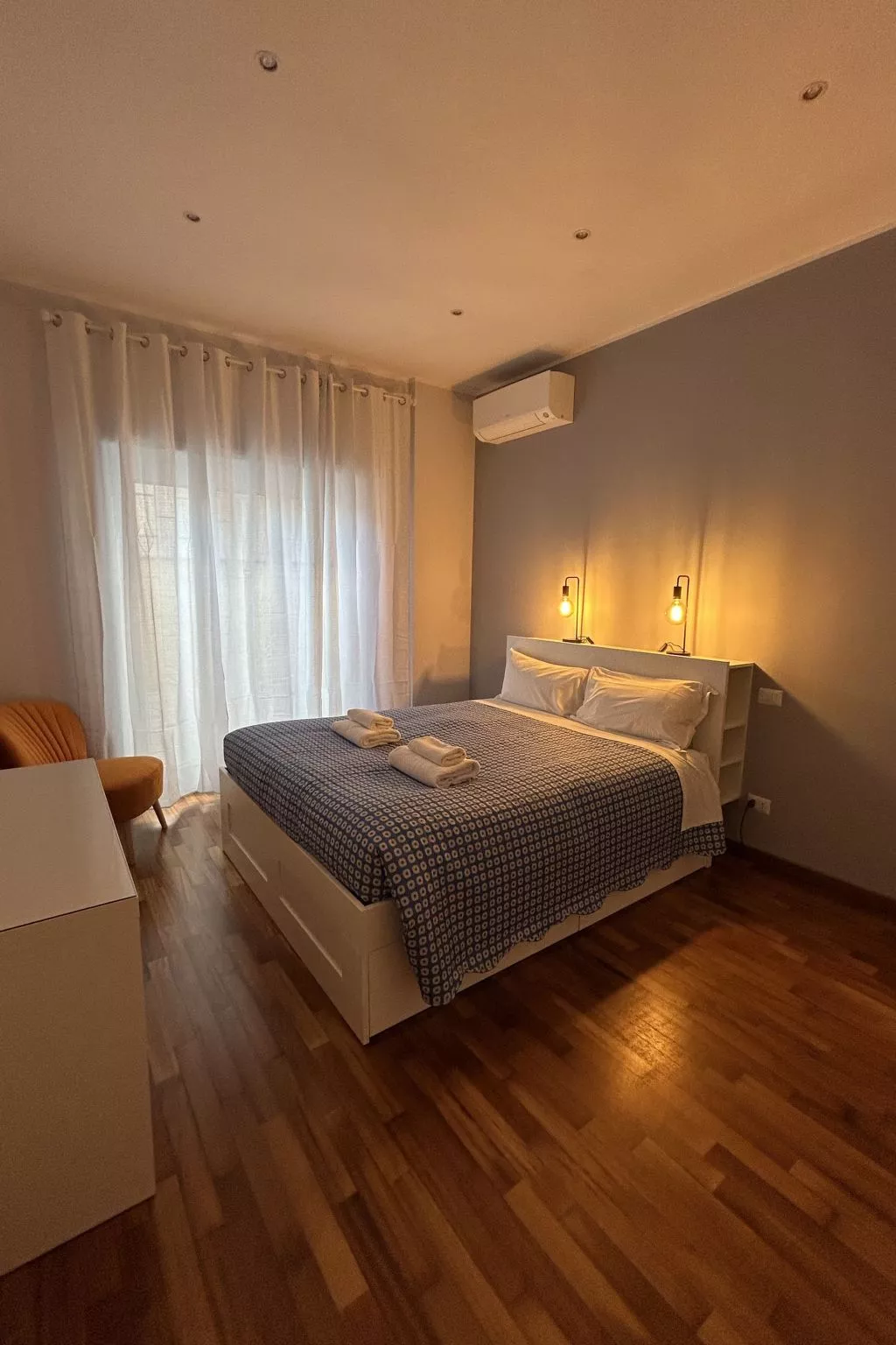 'Vatican Vibes - Binnen