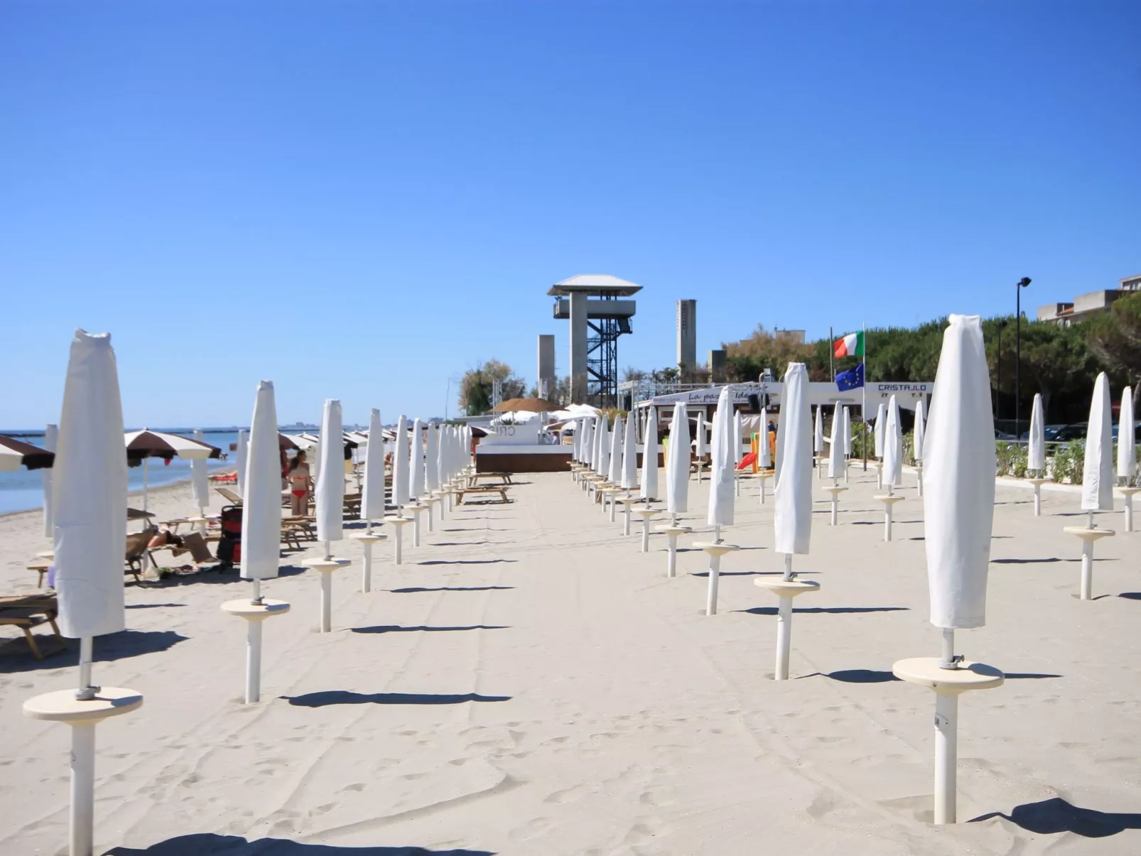 In Lido Delle Nazioni mit Kleinem Balkon - Buiten