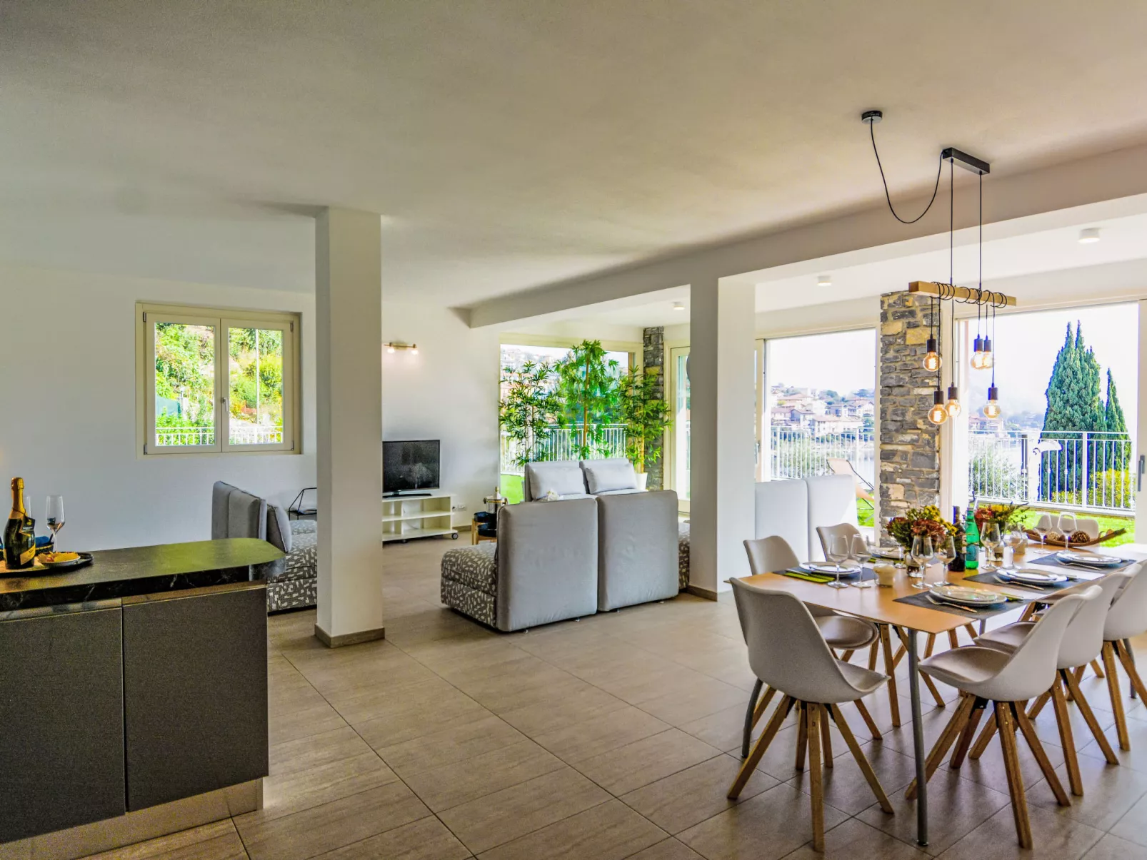 The View Lake Como - Binnen