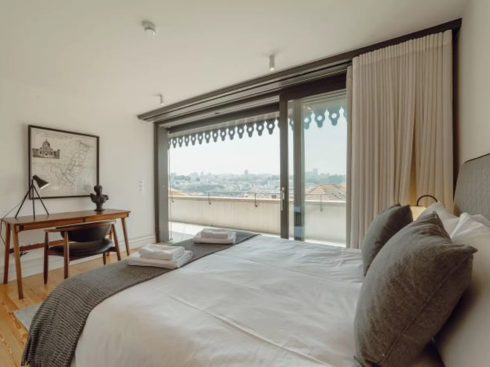 DOWNTOWN PENTHOUSE with RIVER VIEW by VACATIONY - Binnen