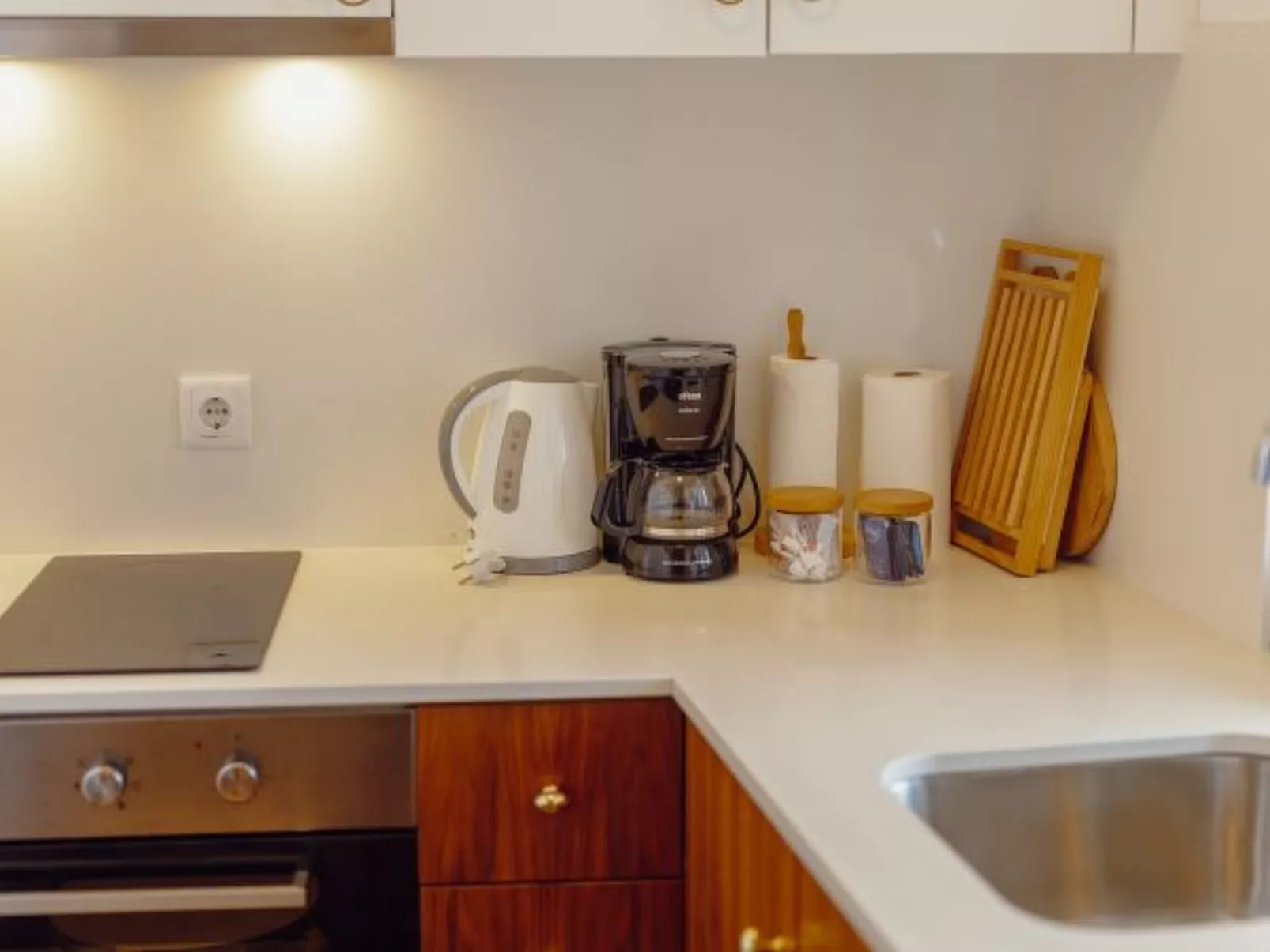 DOWNTOWN MODERN STUDIO with TERRACE by VACATIONY - Binnen