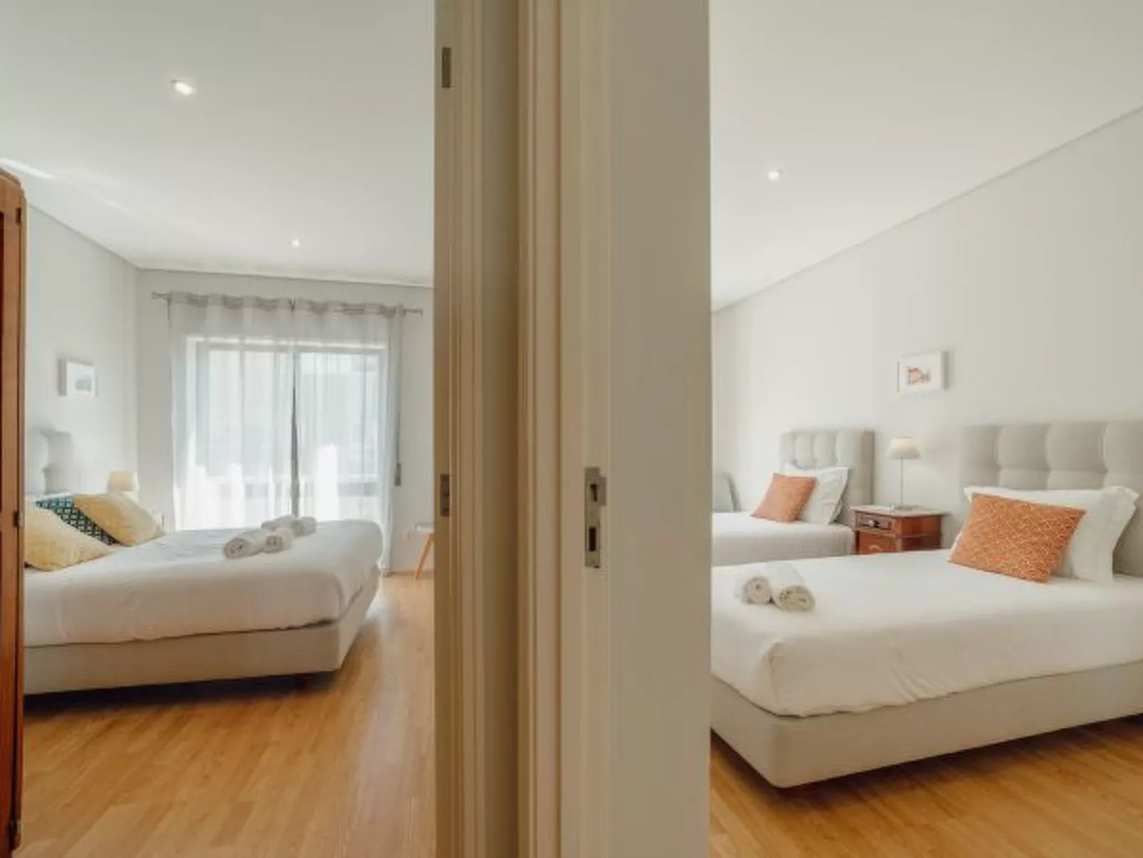 DOWNTOWN DESIGN WITH BALCONY by VACATIONY - Binnen