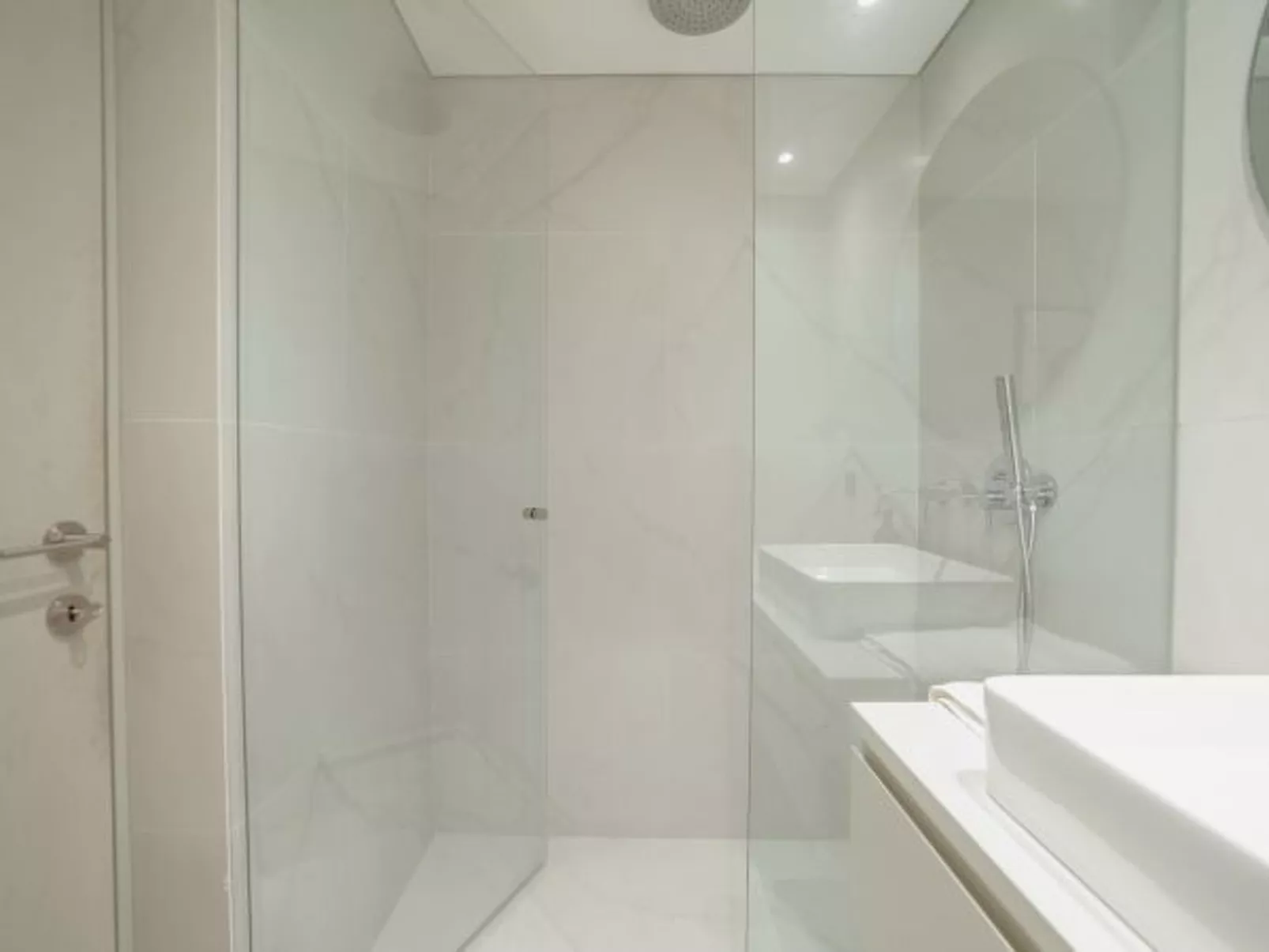 ELEGANT DOWNTOWN APARTMENT by VACATIONY - Binnen