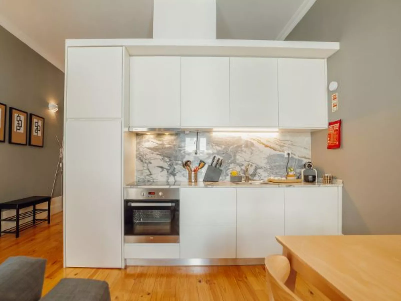 DOWNTOWN EXCELLENCE APARTMENT by VACATIONY - Binnen