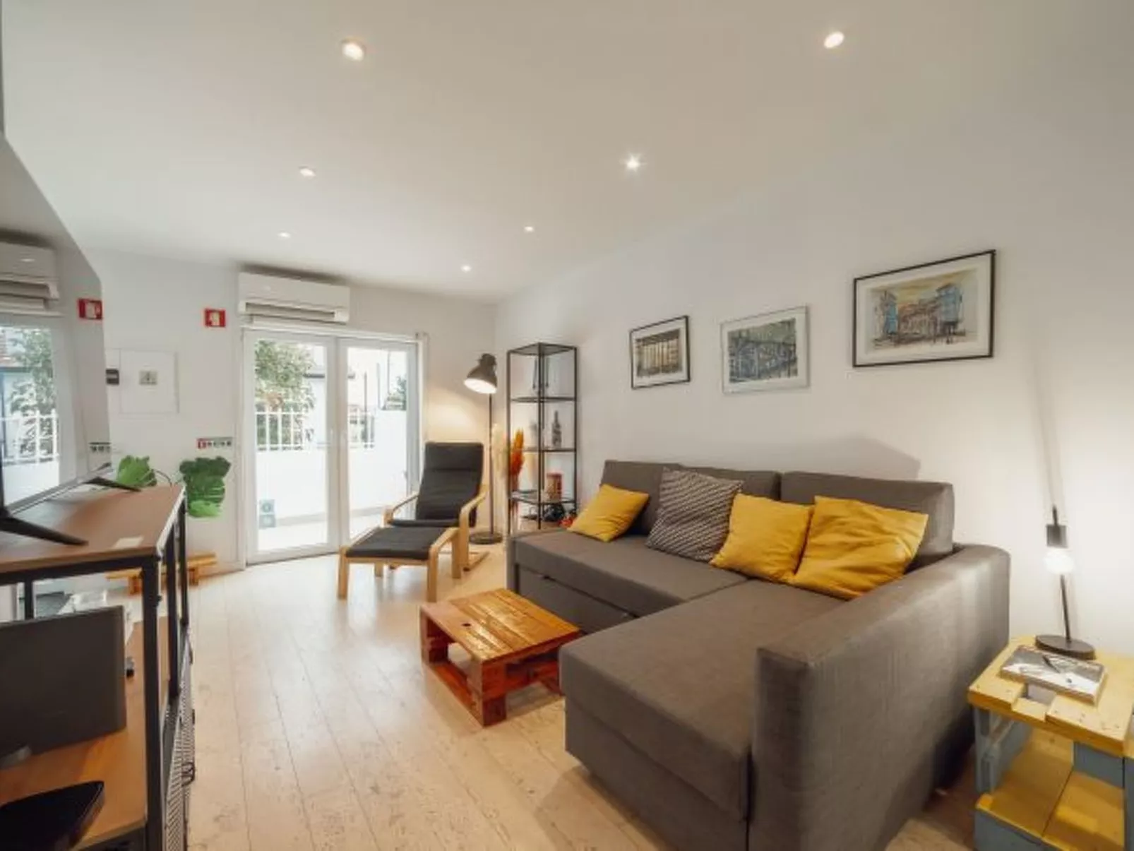 PORTO WINDOW TERRACE HOUSE by VACATIONY - Binnen