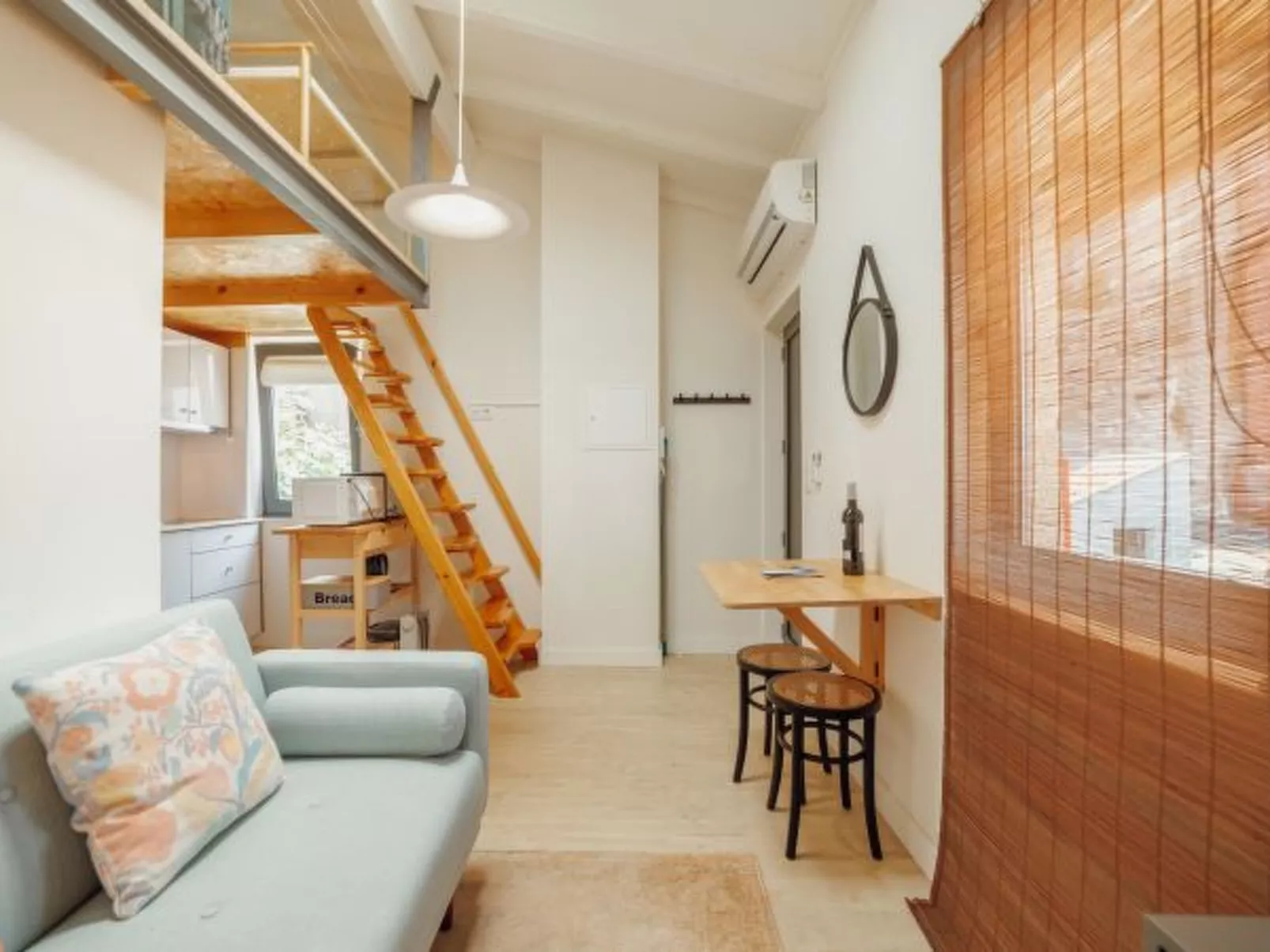 MEZZANINE STYLISH APARTMENT Q by VACATIONY - Binnen