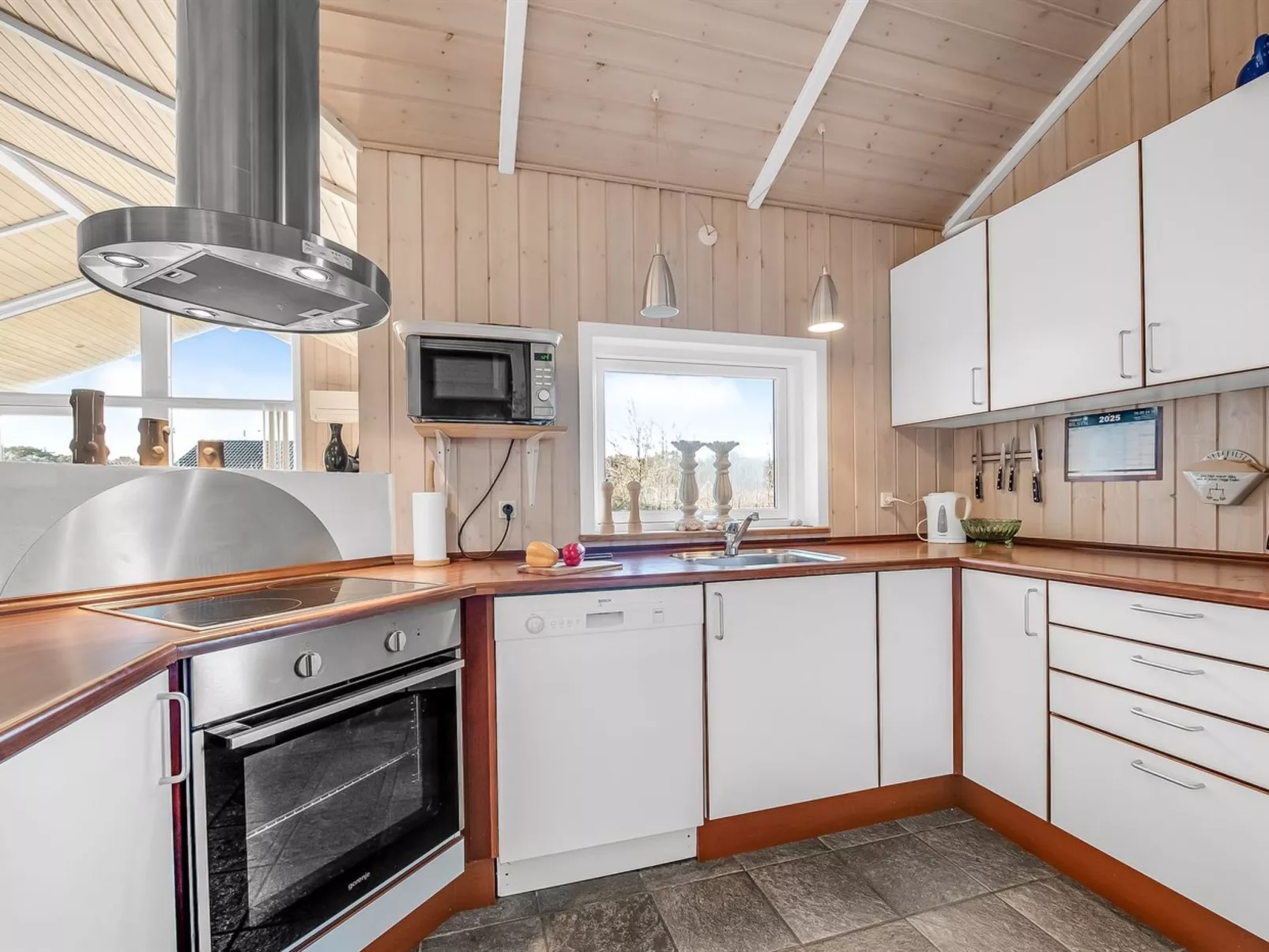 "Asgard" - 800m to the fjord - Binnen