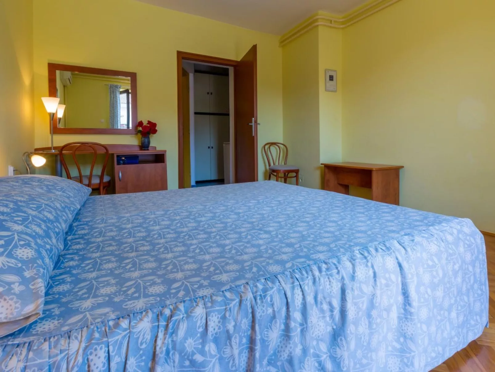 IVANKA 1 / HR-02419-01 - Binnen