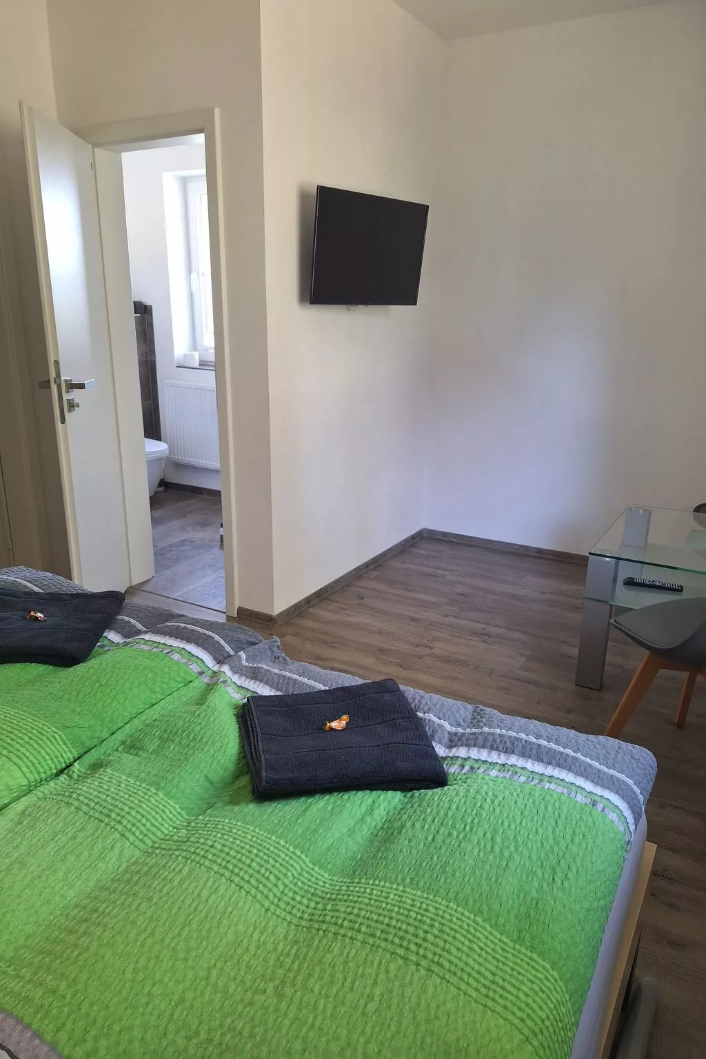 Gästezimmer mit Blick auf die Berge - Binnen