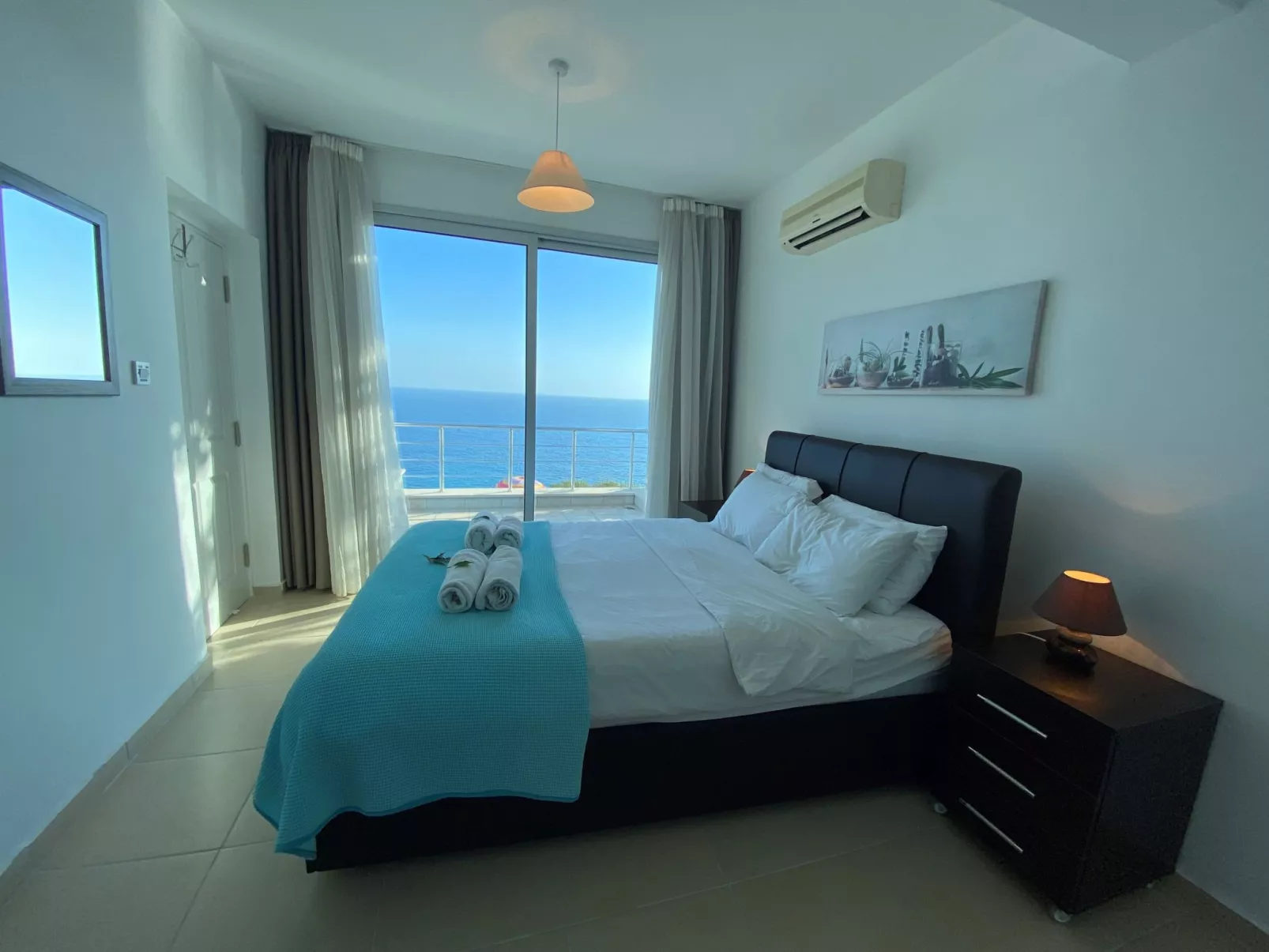 Ferienvilla mit Infinity Pool - Binnen