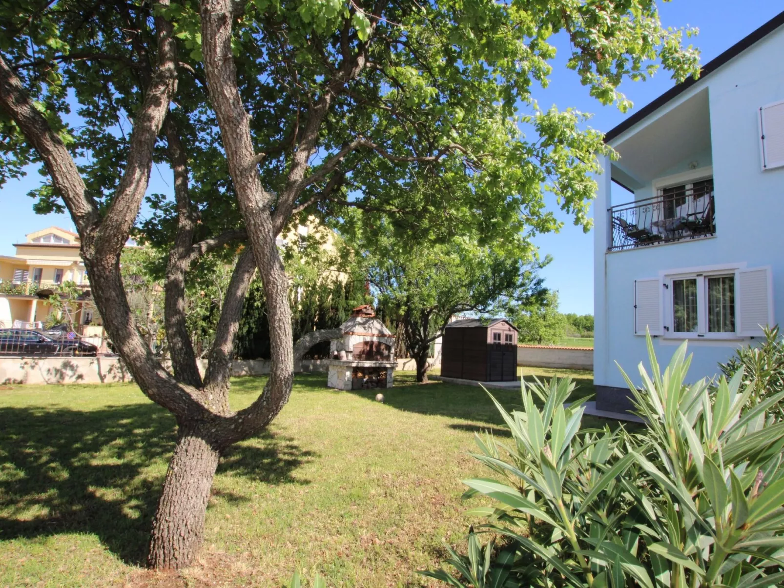 Apartment Julia Orange / HR-11080-01 - Image-tags.info