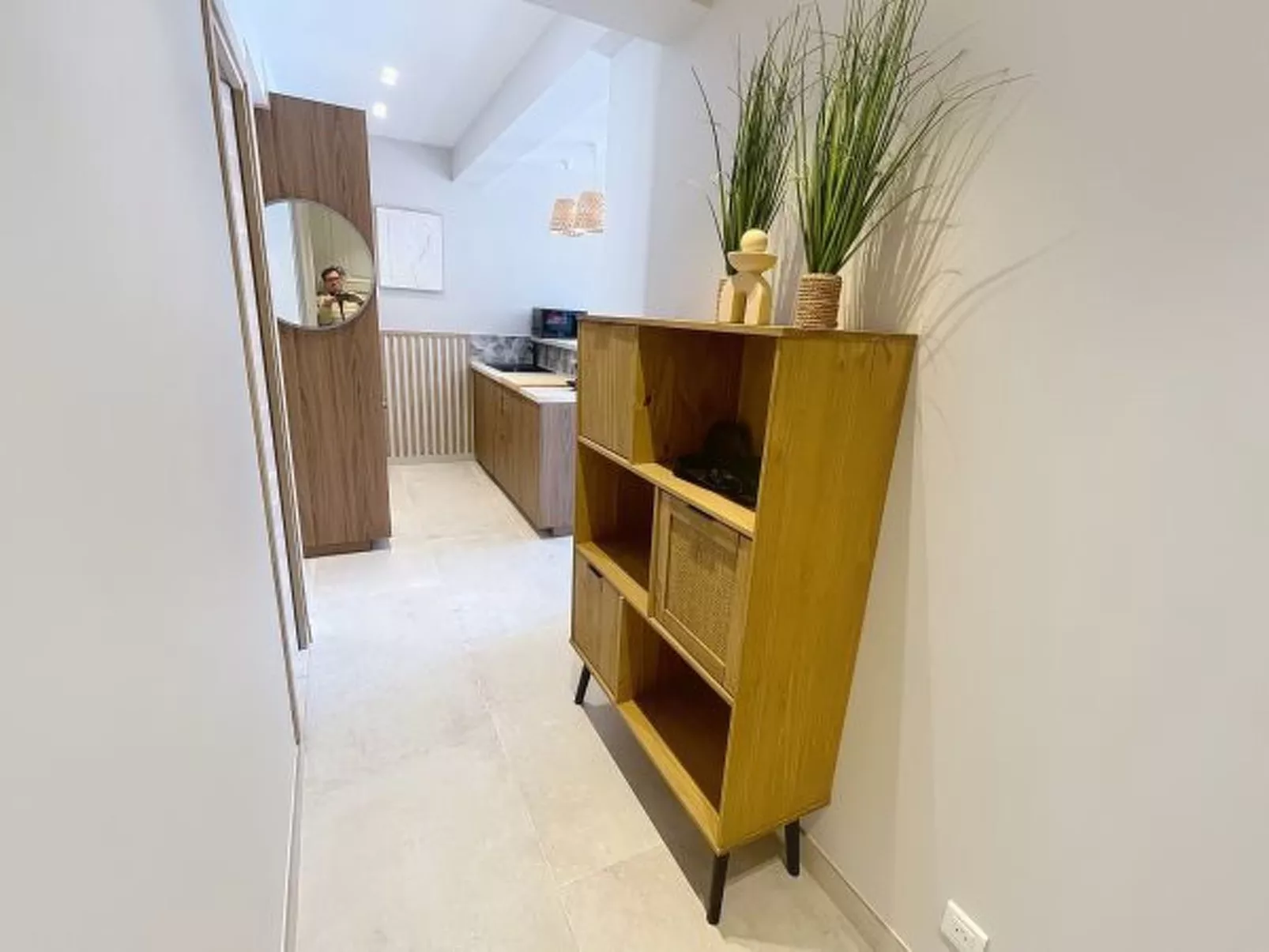 Lovely 1 bedroom Pasteur  246 - Image-tags.info