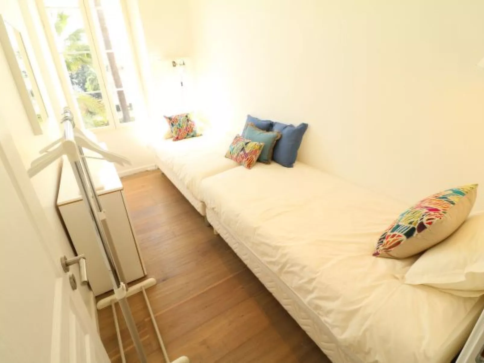 Beautiful 3 bedroom Carlton Canada 403 - Image-tags.info