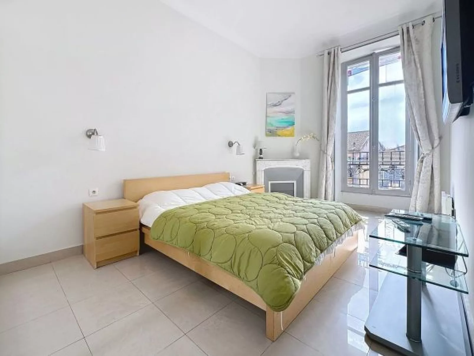 2 bedroom Forville 8 mins to the Palais 328 - Image-tags.info