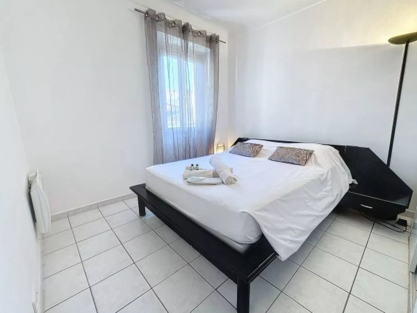 Central 1 bedroom Riouffe 206 2 mins from Palais - Image-tags.info