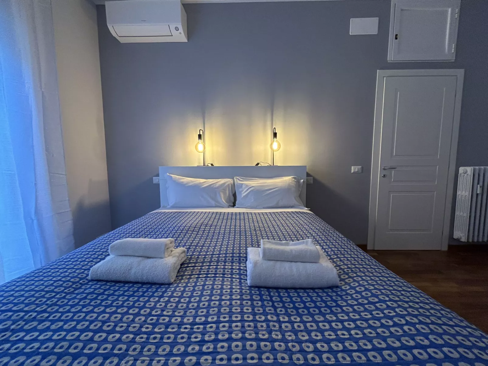 'Vatican Vibes - Binnen