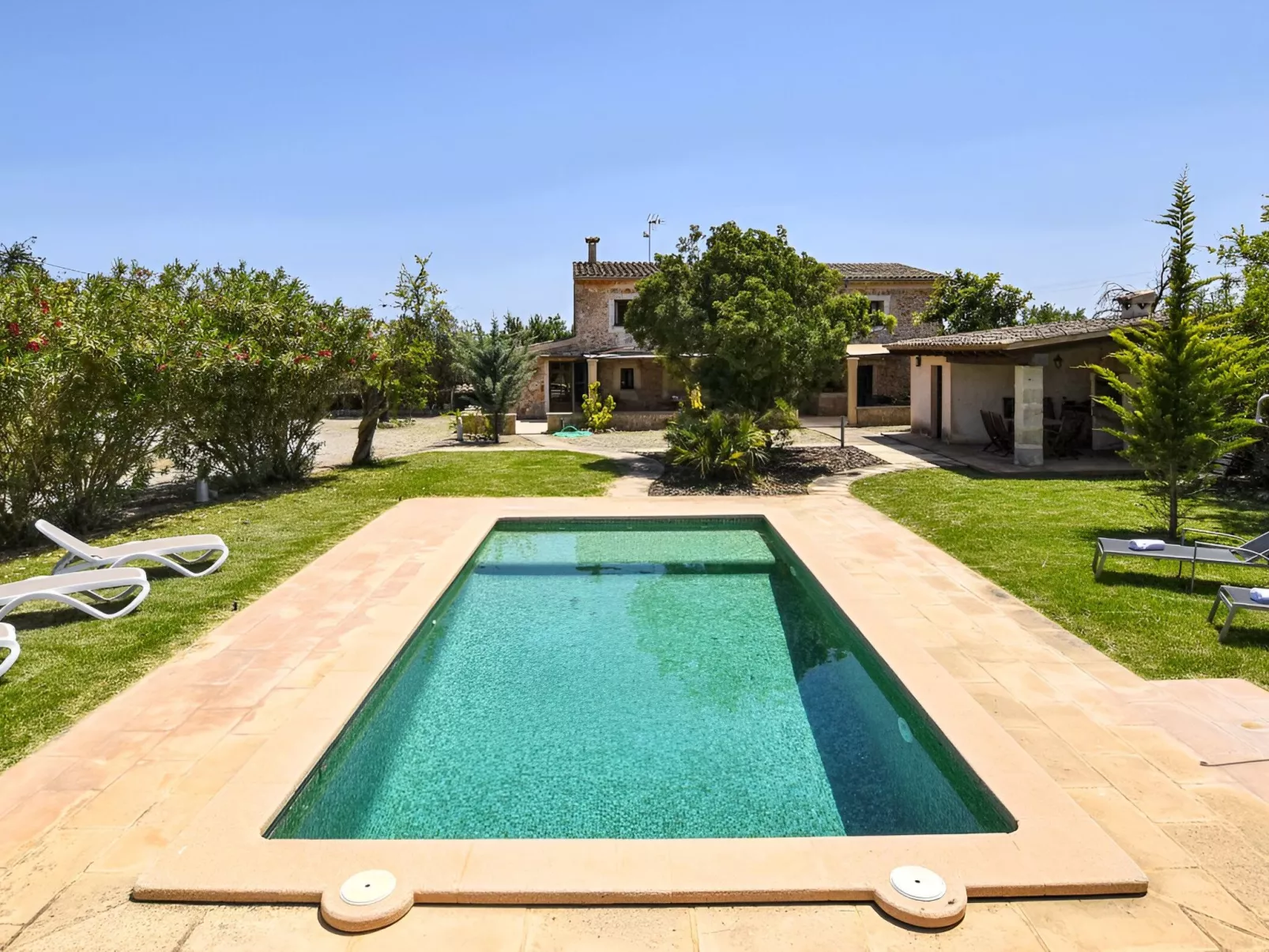 Restauriertes Landhaus in Búger - Buiten