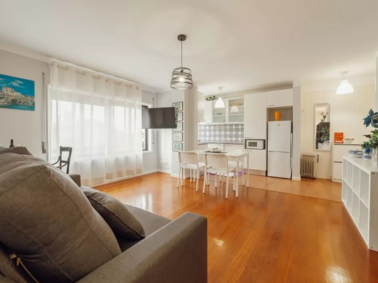 ESPINHO SEAWALK AND SEAVIEW by VACATIONY - Binnen