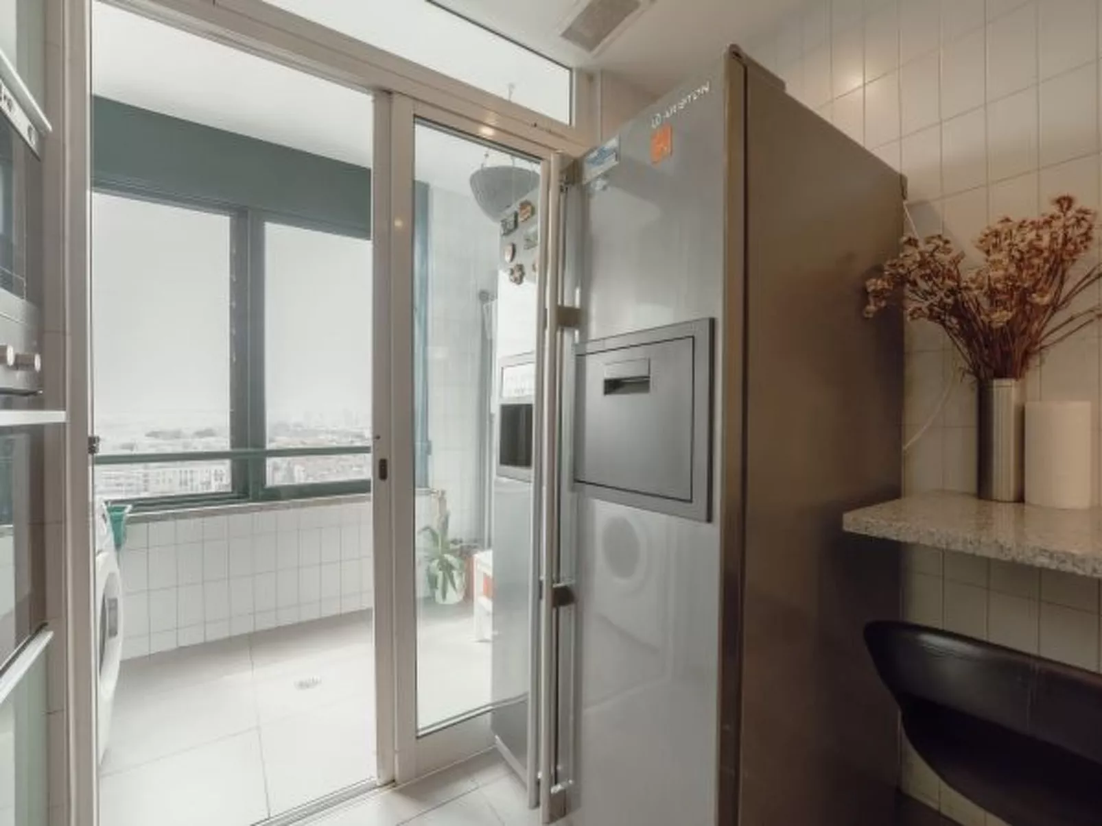 DOWNTOWN GRAND TOWER VIEW by VACATIONY - Binnen