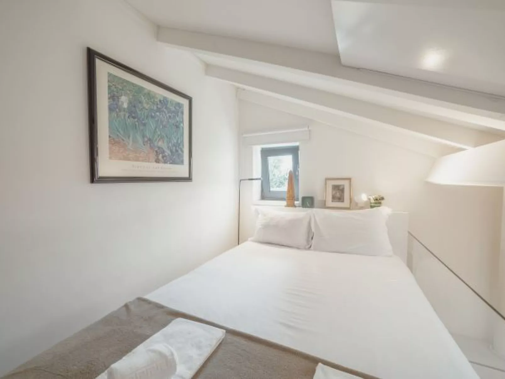 MEZZANINE STYLISH APARTMENT H by VACATIONY - Binnen