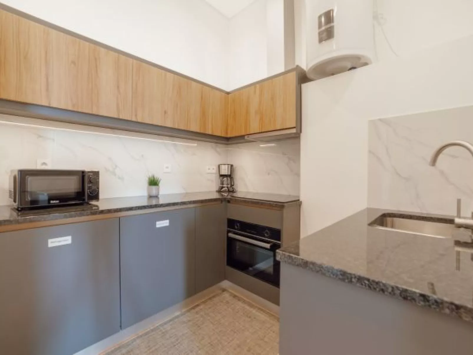 HEART OF PORTO APARTMENT D by VACATIONY - Binnen