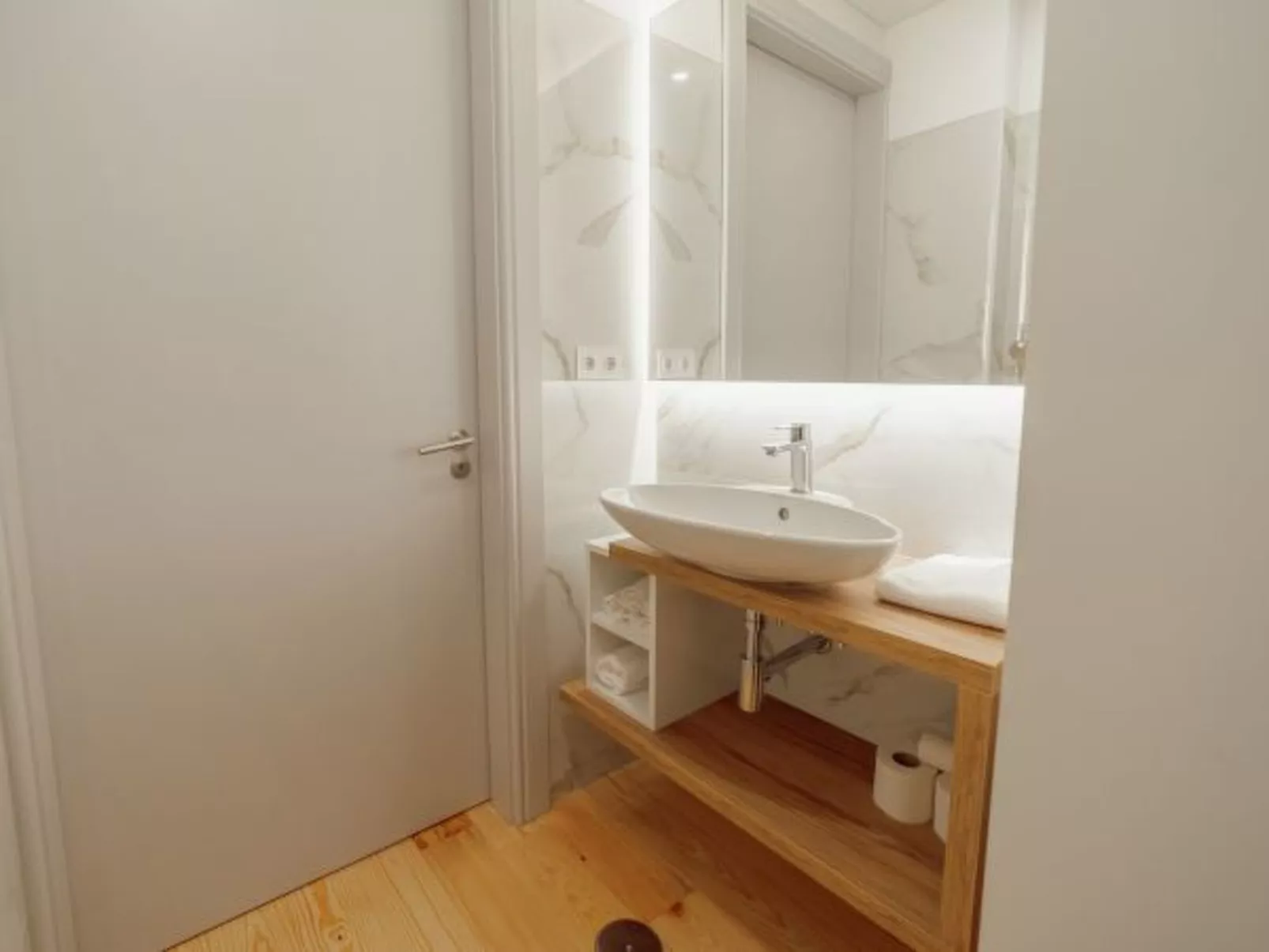 HEART OF PORTO APARTMENT B TERRACE by VACATIONY - Binnen