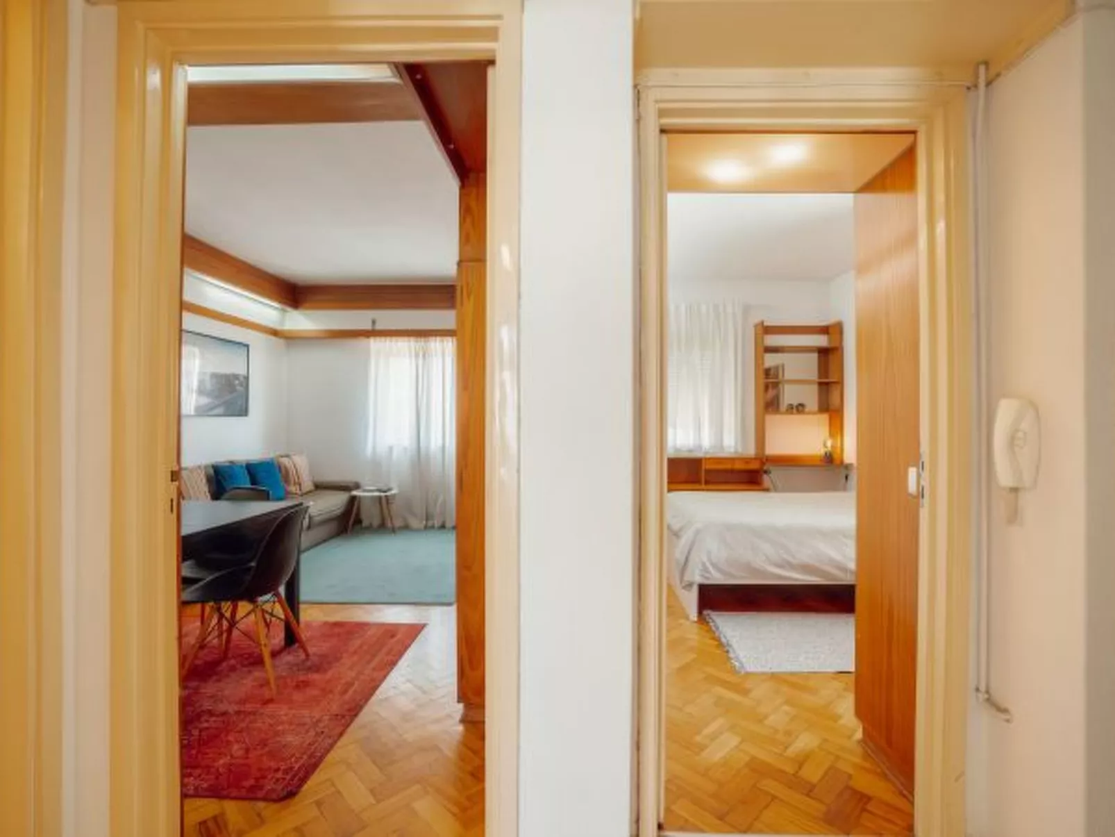 DOWNTOWN CLASSIC WITH TERRACE by VACATIONY - Binnen