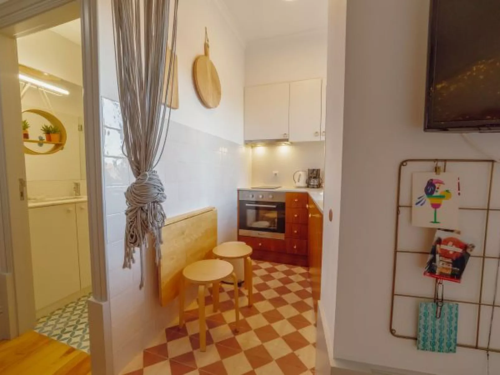 DOWNTOWN MODERN STUDIO with TERRACE by VACATIONY - Binnen