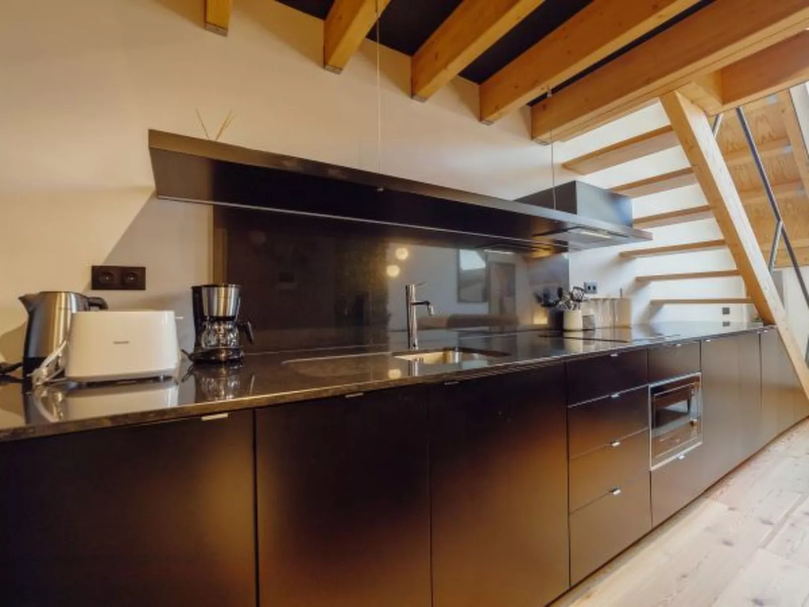 ELEGANT DOWNTOWN APARTMENT by VACATIONY - Binnen