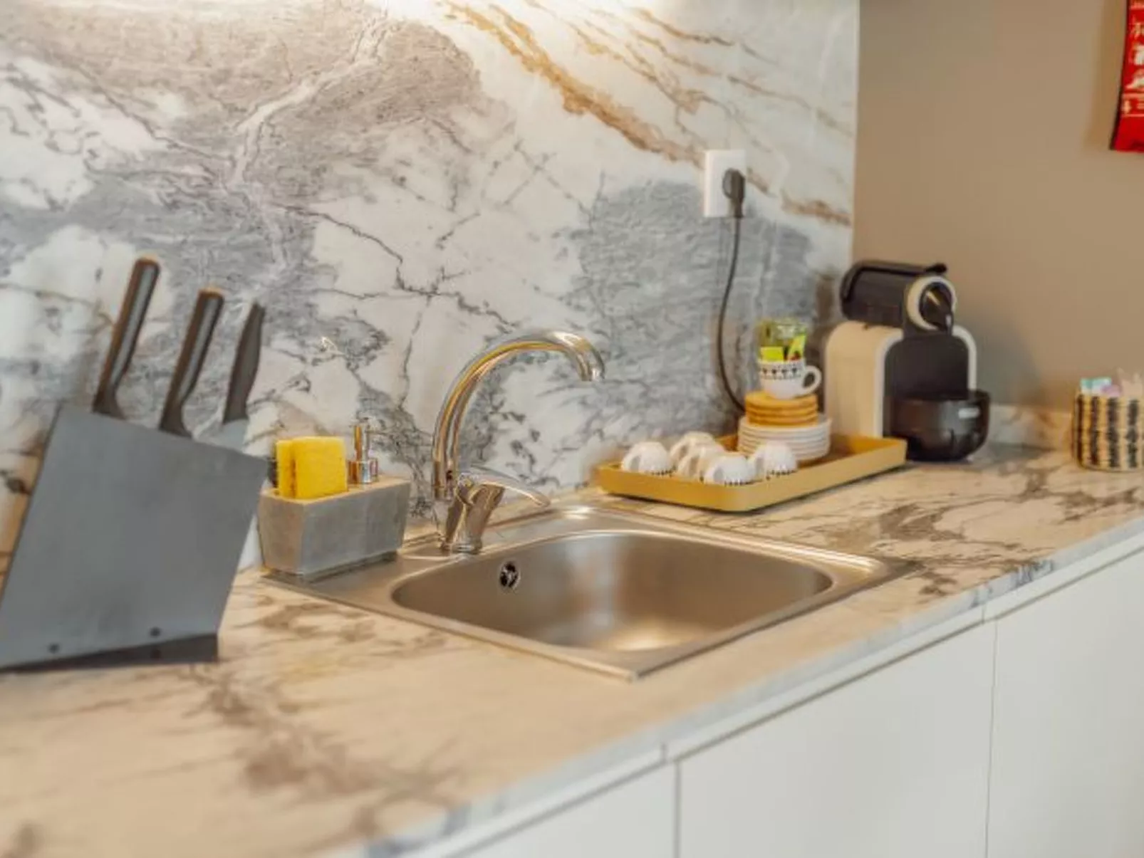 DOWNTOWN EXCELLENCE APARTMENT by VACATIONY - Binnen