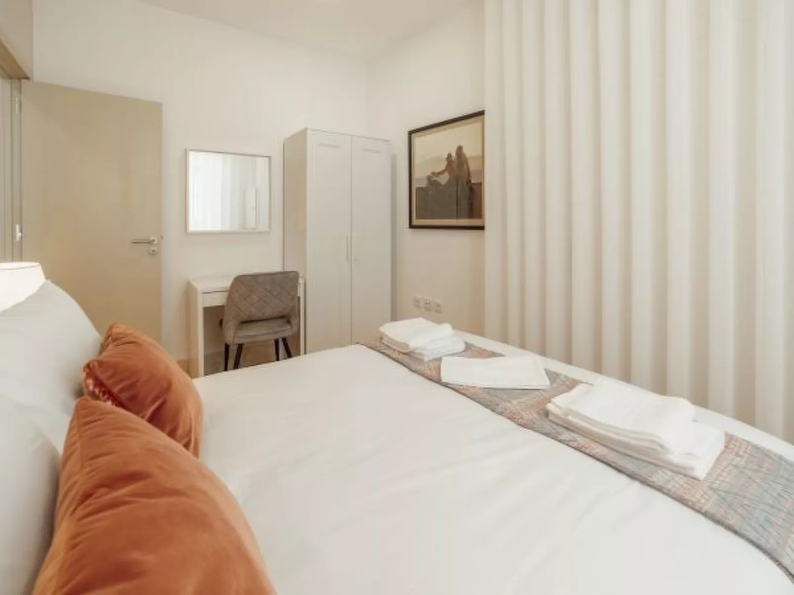 CITY CENTER COMFORT APARTMENT A by VACATIONY - Binnen