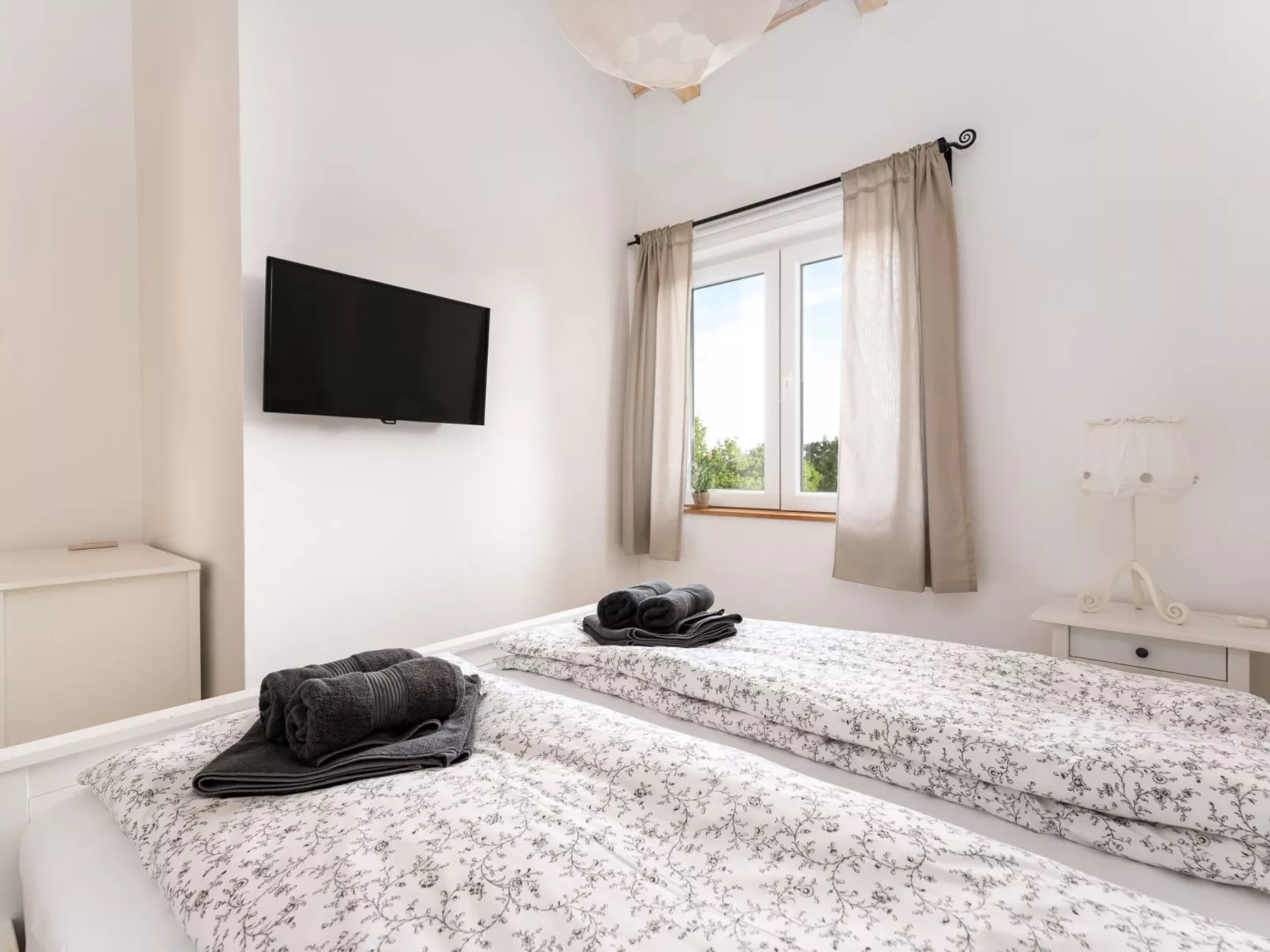 Eine luxuriöse Villa "Maslina" mit Pool und Grill - Binnen