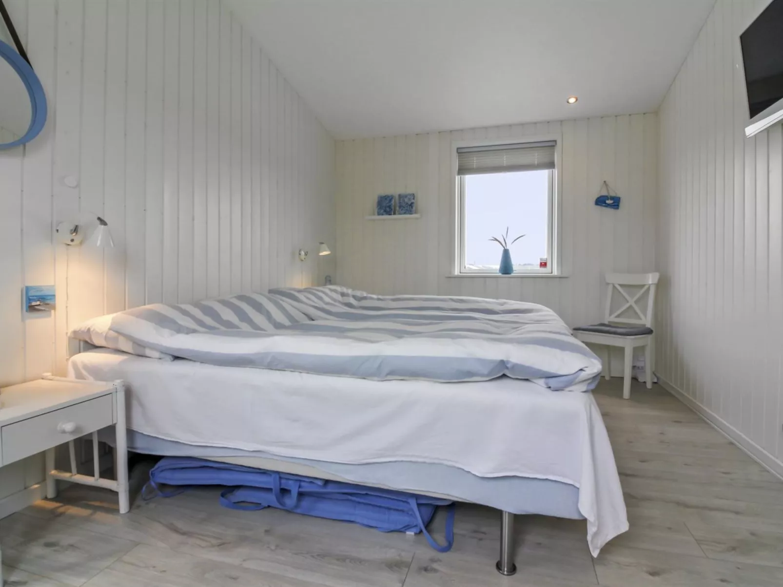 "Ingvild" - 150m from the sea - Binnen